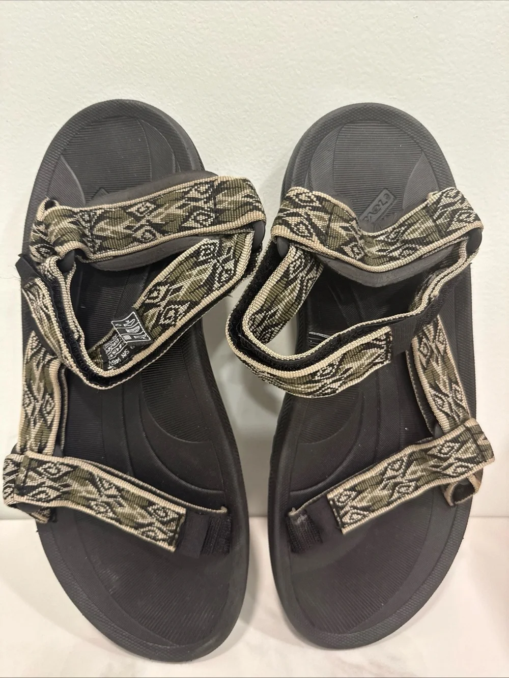 Outdoor Strap Sandals with Patterned Olive Straps
